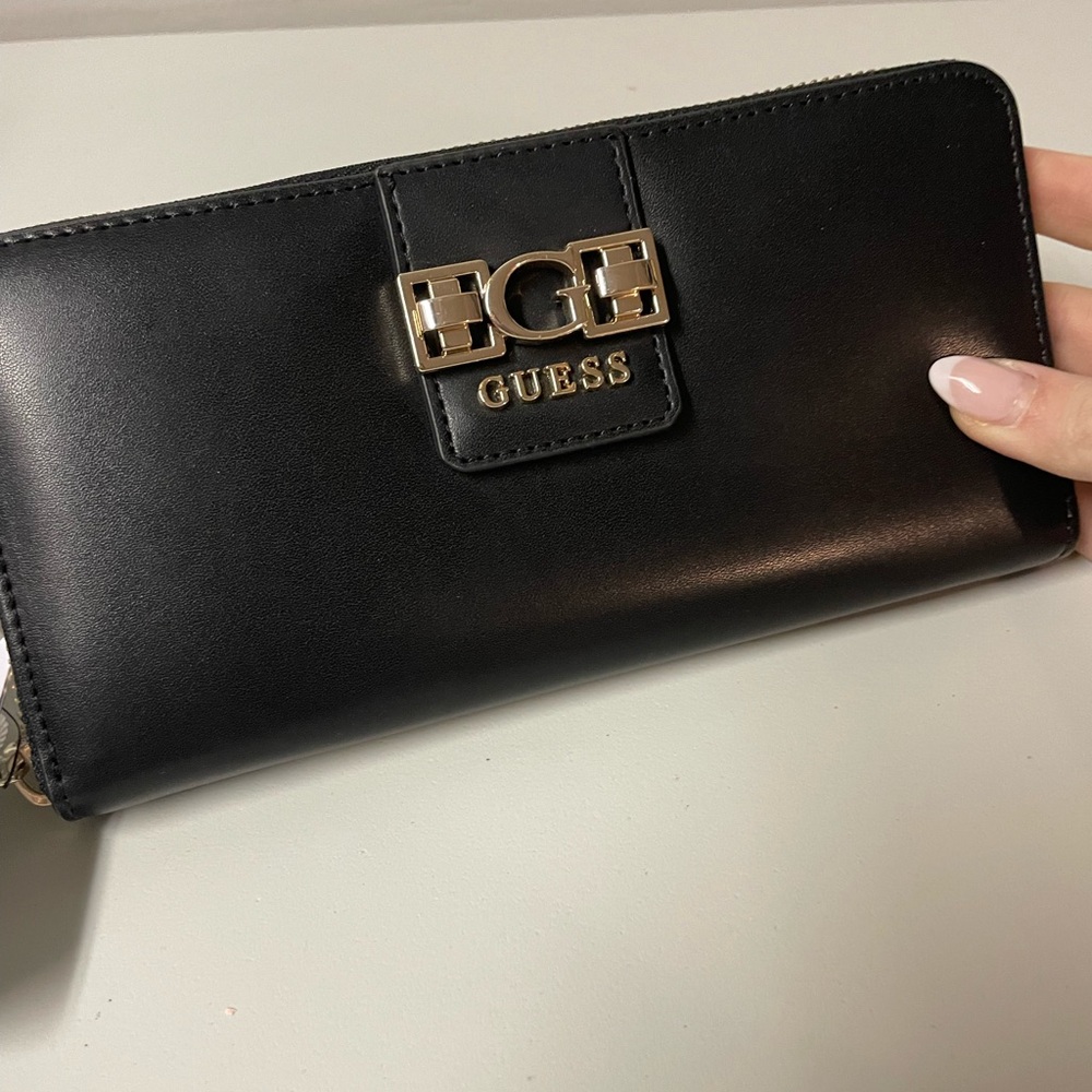 GUESS Black Wallet with Gold Logo Plaque